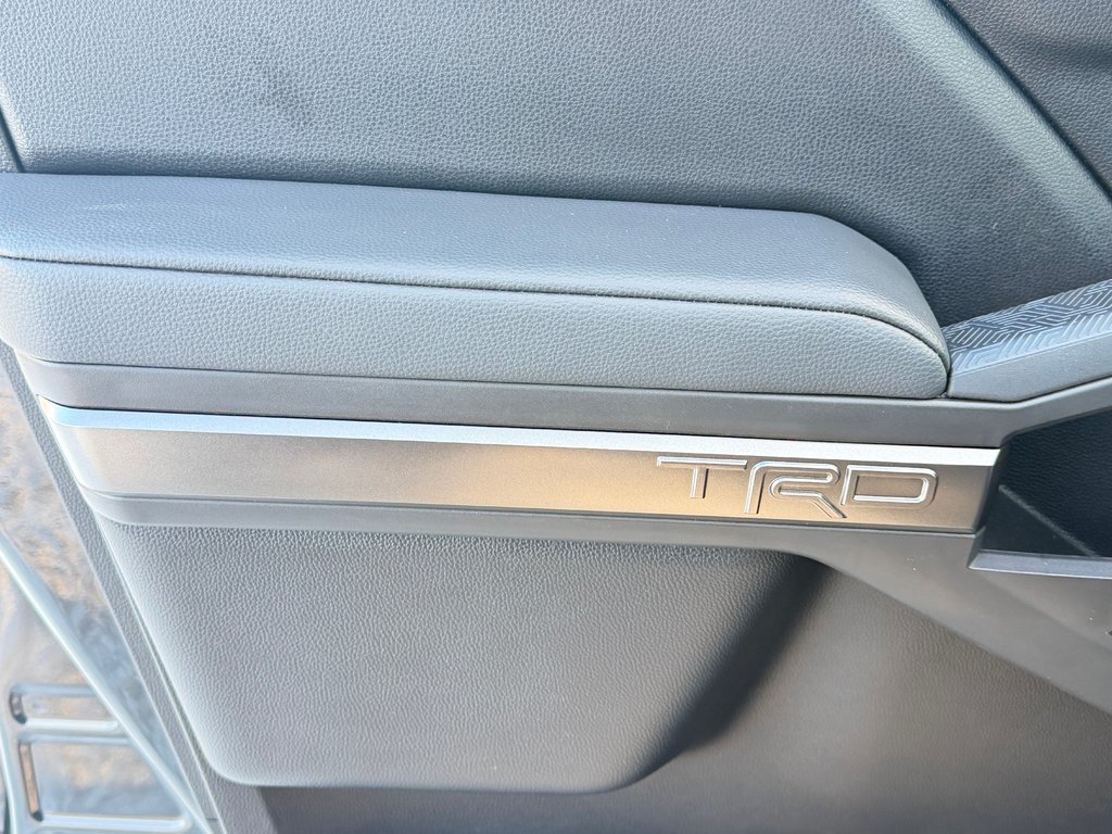 Toyota TACOMA DOUBLE TRD OFFROAD PREMIUM TOILE BOITE / MAGS ET PNEUS HORS ROUTE / LOGO ILLI 2025 à Thetford Mines, Québec - 39 - w1024h768px