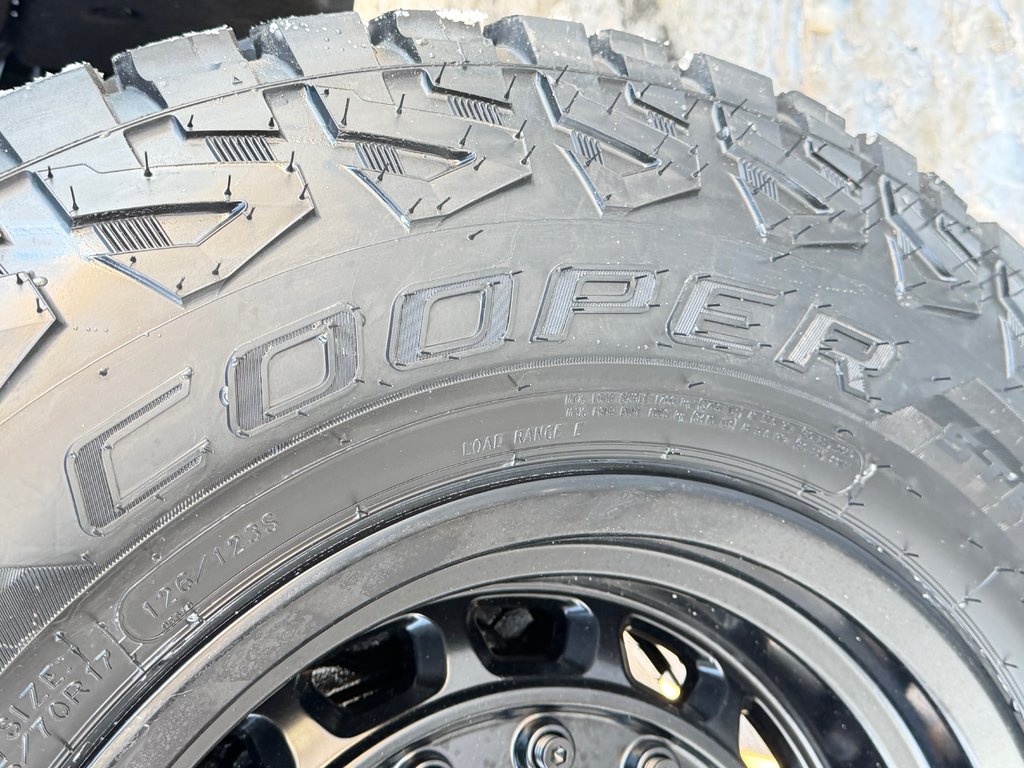 Toyota TACOMA DOUBLE TRD OFFROAD PREMIUM TOILE BOITE / MAGS ET PNEUS HORS ROUTE / LOGO ILLI 2025 à Thetford Mines, Québec - 17 - w1024h768px