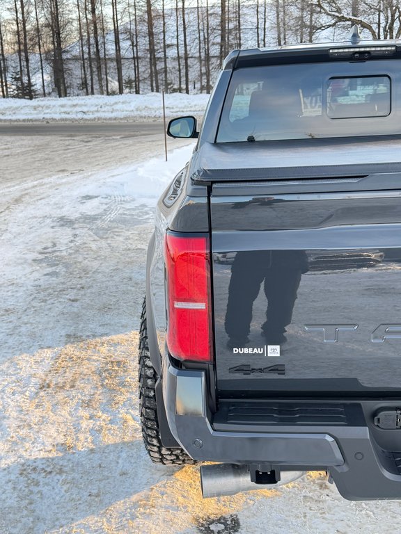 Toyota TACOMA DOUBLE TRD OFFROAD PREMIUM TOILE BOITE / MAGS ET PNEUS HORS ROUTE / LOGO ILLI 2025 à Thetford Mines, Québec - 30 - w1024h768px