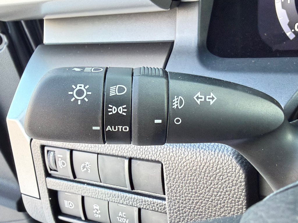 Toyota TACOMA DOUBLE TRD OFFROAD PREMIUM TOILE BOITE / MAGS ET PNEUS HORS ROUTE / LOGO ILLI 2025 à Thetford Mines, Québec - 46 - w1024h768px