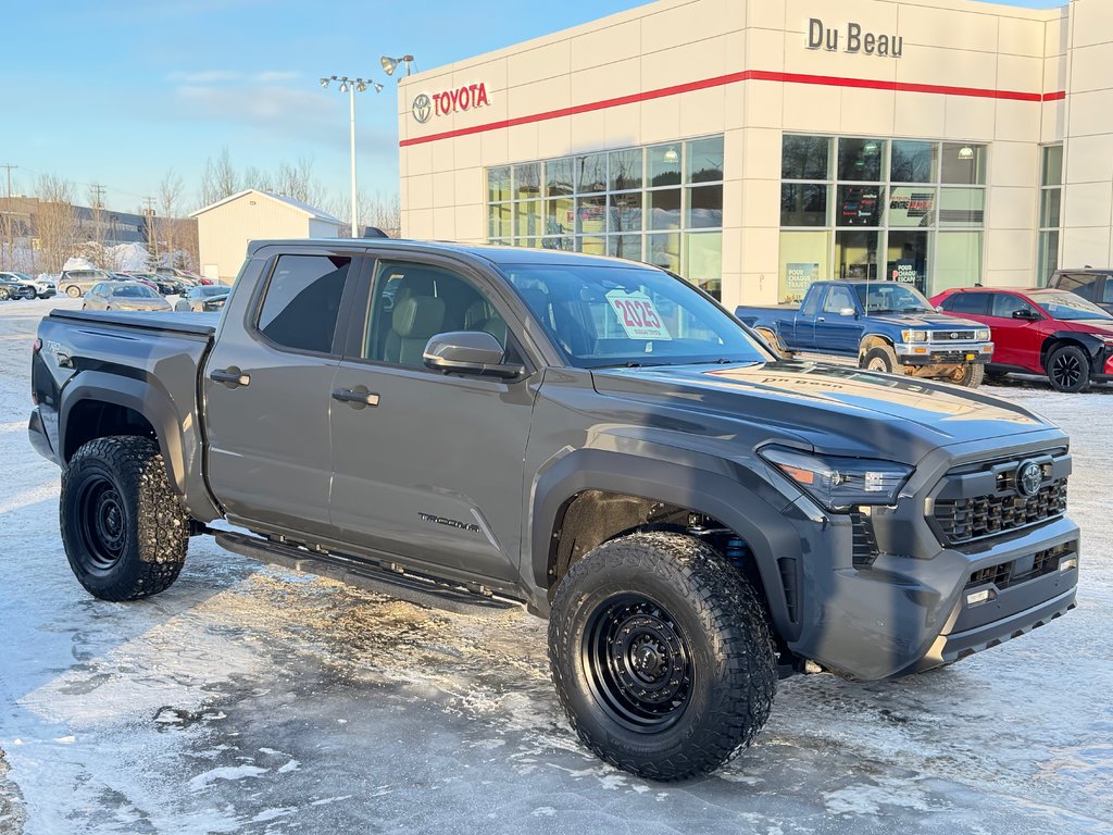 Toyota TACOMA DOUBLE TRD OFFROAD PREMIUM TOILE BOITE / MAGS ET PNEUS HORS ROUTE / LOGO ILLI 2025 à Thetford Mines, Québec - 3 - w1024h768px