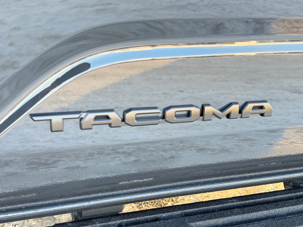 Toyota TACOMA DOUBLE TRD OFFROAD PREMIUM TOILE BOITE / MAGS ET PNEUS HORS ROUTE / LOGO ILLI 2025 à Thetford Mines, Québec - 25 - w1024h768px