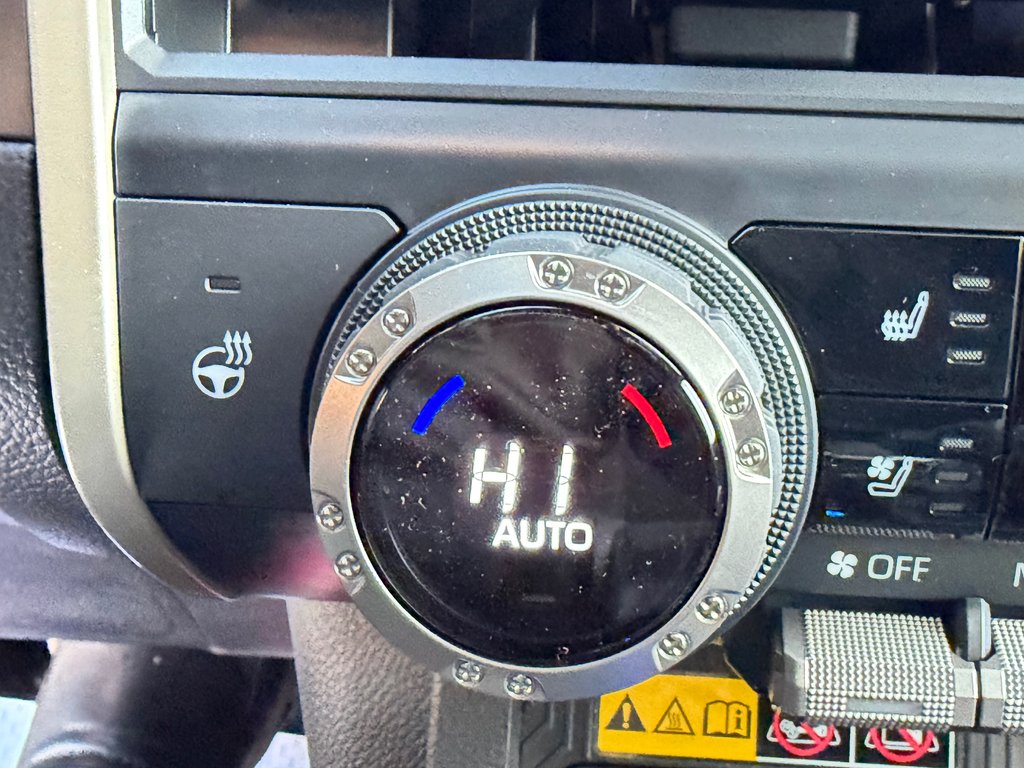 Toyota TACOMA DOUBLE TRD OFFROAD PREMIUM TOILE BOITE / MAGS ET PNEUS HORS ROUTE / LOGO ILLI 2025 à Thetford Mines, Québec - 53 - w1024h768px