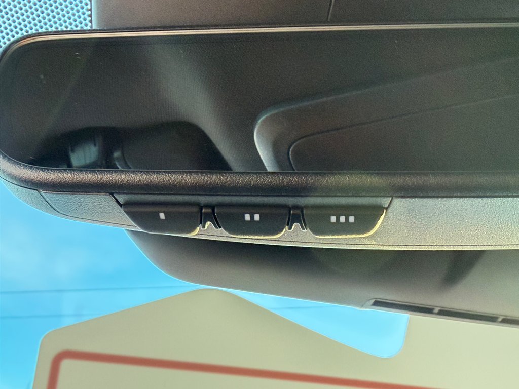 Toyota TACOMA DOUBLE TRD OFFROAD PREMIUM TOILE BOITE / MAGS ET PNEUS HORS ROUTE / LOGO ILLI 2025 à Thetford Mines, Québec - 65 - w1024h768px