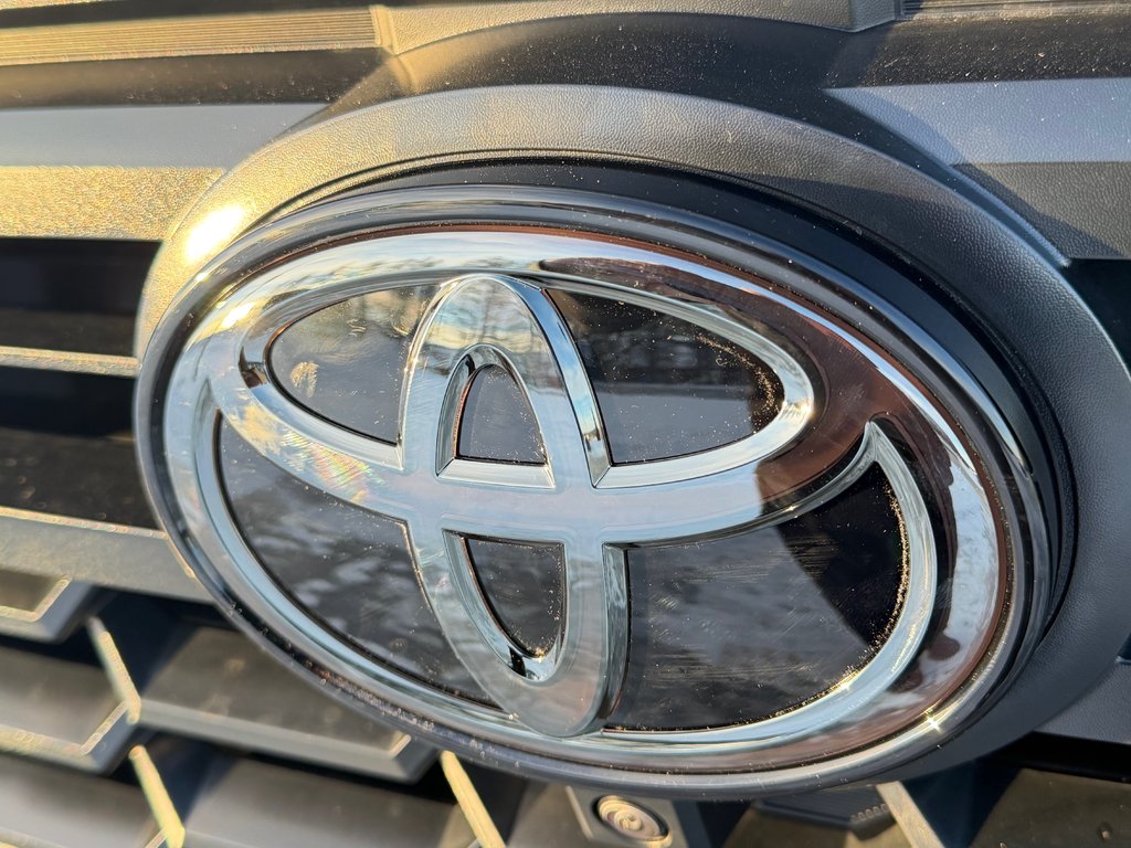 Toyota TACOMA DOUBLE TRD OFFROAD PREMIUM TOILE BOITE / MAGS ET PNEUS HORS ROUTE / LOGO ILLI 2025 à Thetford Mines, Québec - 13 - w1024h768px