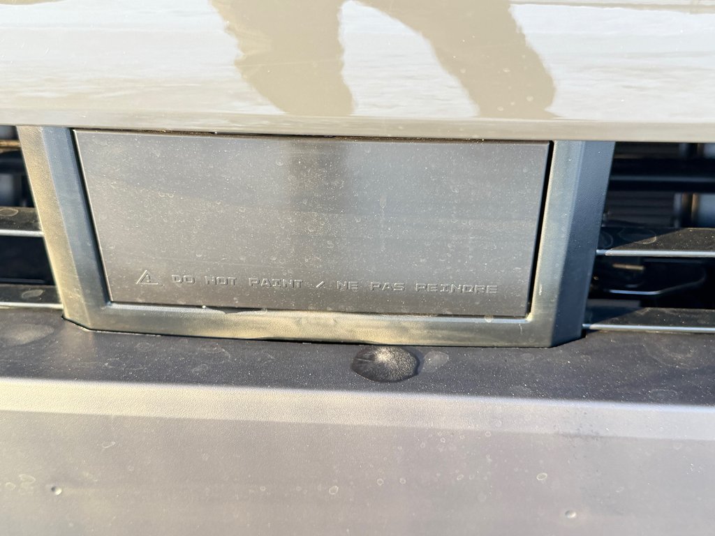 Toyota TACOMA DOUBLE TRD OFFROAD PREMIUM TOILE BOITE / MAGS ET PNEUS HORS ROUTE / LOGO ILLI 2025 à Thetford Mines, Québec - 12 - w1024h768px