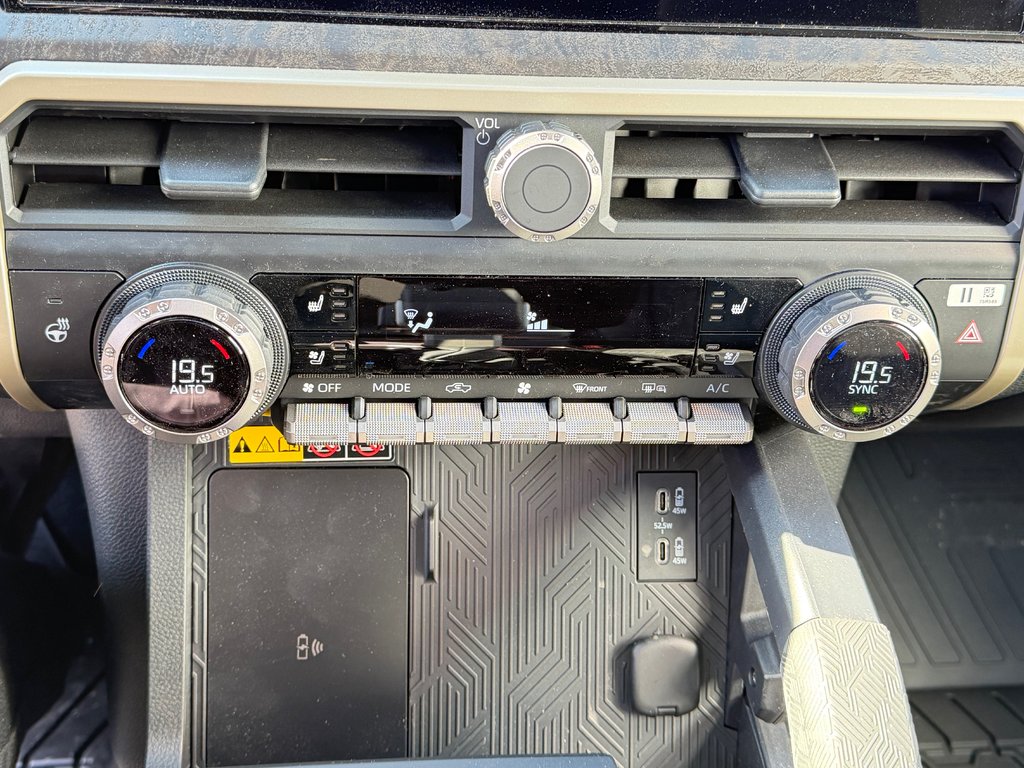 2026 Toyota TACOMA HYBRIDE LIMITED EDITION NOLS SPORT TOILE BOITE / MAGS ET PNEUS HORS ROUTE / LOGO NOIR in Thetford Mines, Quebec - 58 - w1024h768px