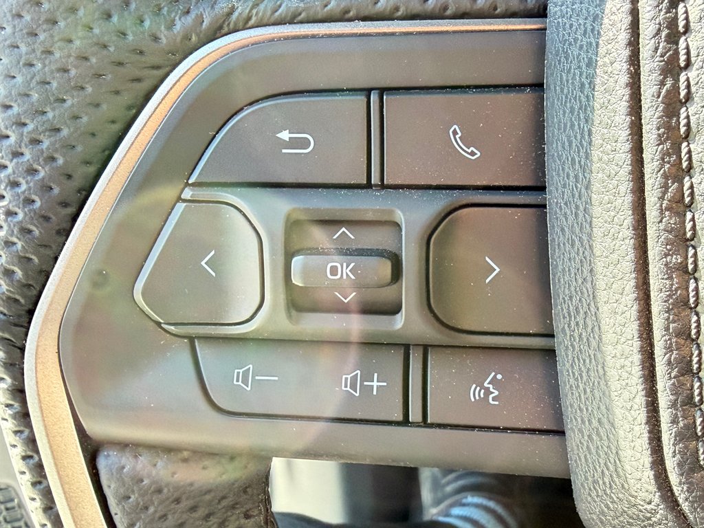 2026 Toyota TACOMA HYBRIDE LIMITED EDITION NOLS SPORT TOILE BOITE / MAGS ET PNEUS HORS ROUTE / LOGO NOIR in Thetford Mines, Quebec - 48 - w1024h768px