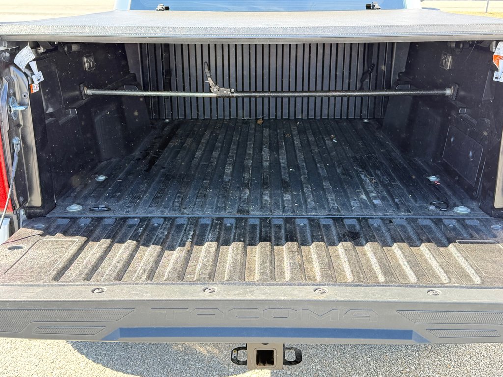2026 Toyota TACOMA HYBRIDE LIMITED EDITION NOLS SPORT TOILE BOITE / MAGS ET PNEUS HORS ROUTE / LOGO NOIR in Thetford Mines, Quebec - 79 - w1024h768px