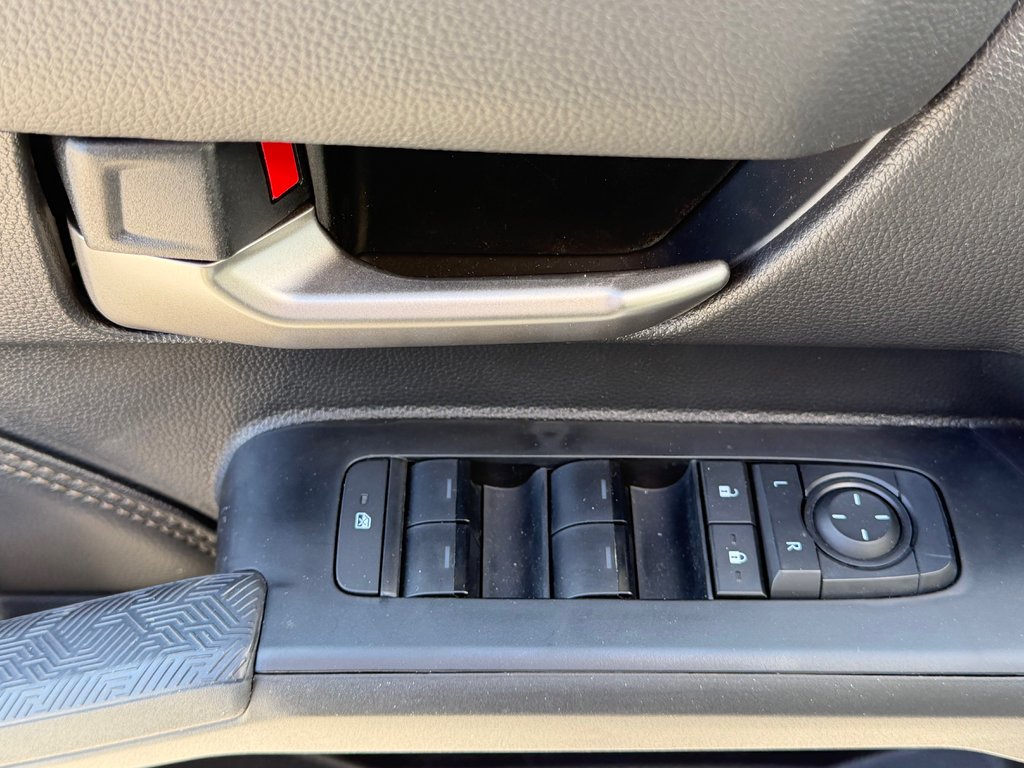 2026 Toyota TACOMA HYBRIDE LIMITED EDITION NOLS SPORT TOILE BOITE / MAGS ET PNEUS HORS ROUTE / LOGO NOIR in Thetford Mines, Quebec - 40 - w1024h768px