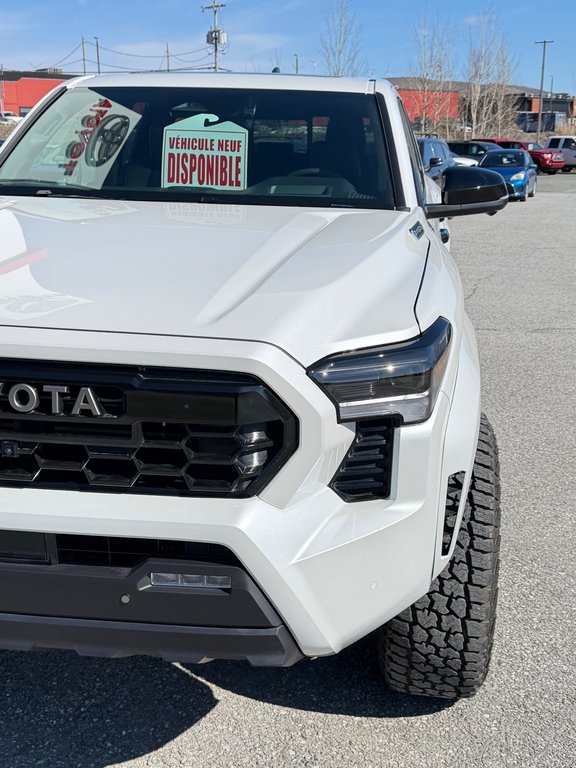 2026 Toyota TACOMA HYBRIDE LIMITED EDITION NOLS SPORT TOILE BOITE / MAGS ET PNEUS HORS ROUTE / LOGO NOIR in Thetford Mines, Quebec - 9 - w1024h768px