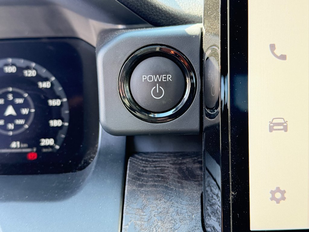 2026 Toyota TACOMA HYBRIDE LIMITED EDITION NOLS SPORT TOILE BOITE / MAGS ET PNEUS HORS ROUTE / LOGO NOIR in Thetford Mines, Quebec - 53 - w1024h768px