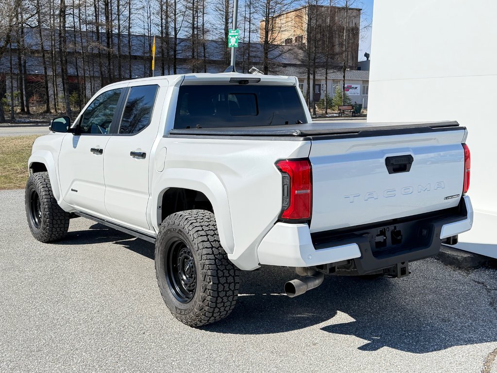 2026 Toyota TACOMA HYBRIDE LIMITED EDITION NOLS SPORT TOILE BOITE / MAGS ET PNEUS HORS ROUTE / LOGO NOIR in Thetford Mines, Quebec - 7 - w1024h768px