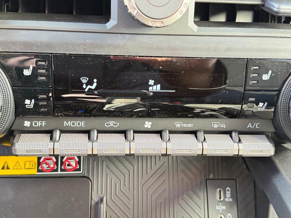 2026 Toyota TACOMA HYBRIDE LIMITED EDITION NOLS SPORT TOILE BOITE / MAGS ET PNEUS HORS ROUTE / LOGO NOIR in Thetford Mines, Quebec - 59 - w1024h768px