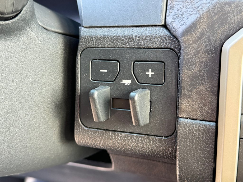 2026 Toyota TACOMA HYBRIDE LIMITED EDITION NOLS SPORT TOILE BOITE / MAGS ET PNEUS HORS ROUTE / LOGO NOIR in Thetford Mines, Quebec - 54 - w1024h768px