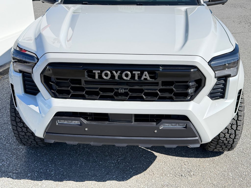 2026 Toyota TACOMA HYBRIDE LIMITED EDITION NOLS SPORT TOILE BOITE / MAGS ET PNEUS HORS ROUTE / LOGO NOIR in Thetford Mines, Quebec - 16 - w1024h768px