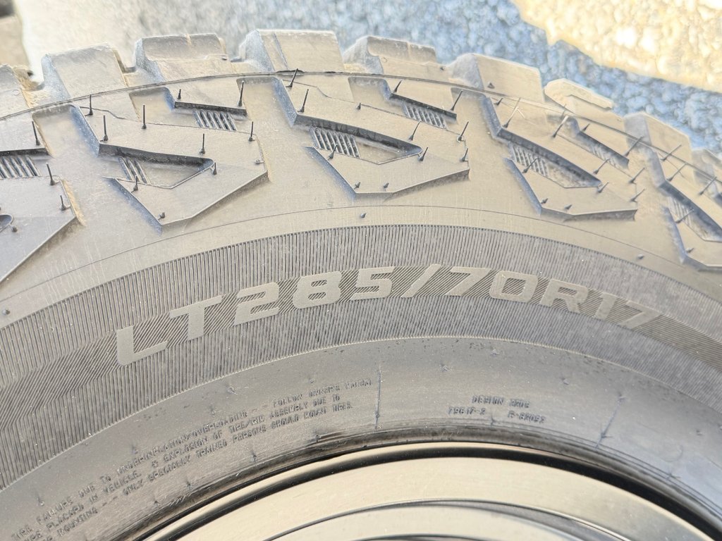 2026 Toyota TACOMA HYBRIDE LIMITED EDITION NOLS SPORT TOILE BOITE / MAGS ET PNEUS HORS ROUTE / LOGO NOIR in Thetford Mines, Quebec - 19 - w1024h768px