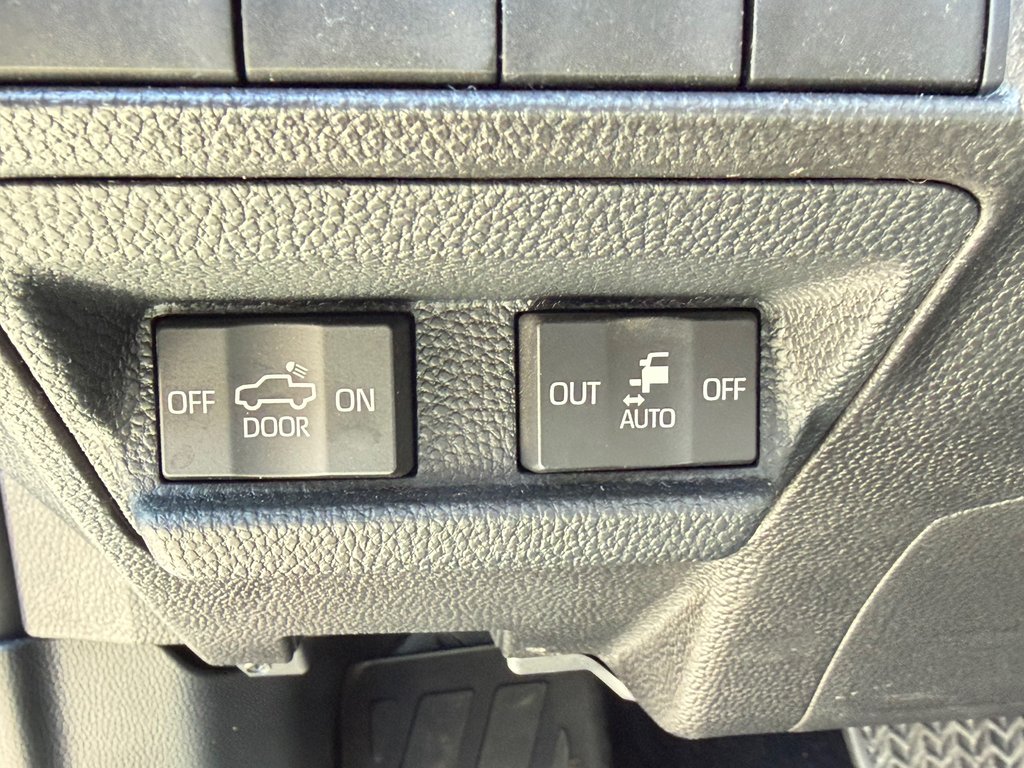 2026 Toyota TACOMA HYBRIDE LIMITED EDITION NOLS SPORT TOILE BOITE / MAGS ET PNEUS HORS ROUTE / LOGO NOIR in Thetford Mines, Quebec - 46 - w1024h768px