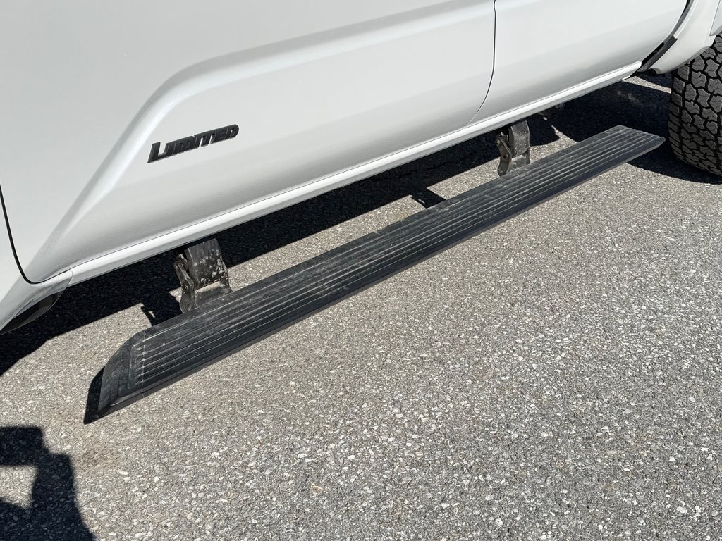 2026 Toyota TACOMA HYBRIDE LIMITED EDITION NOLS SPORT TOILE BOITE / MAGS ET PNEUS HORS ROUTE / LOGO NOIR in Thetford Mines, Quebec - 26 - w1024h768px