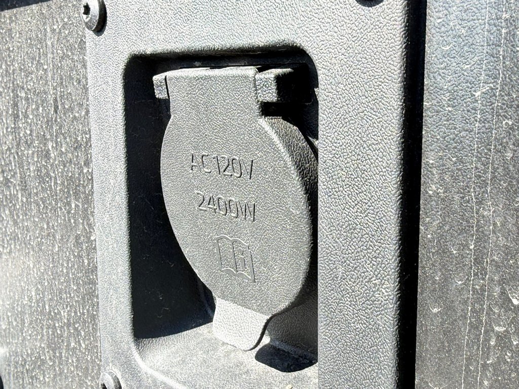 2026 Toyota TACOMA HYBRIDE LIMITED EDITION NOLS SPORT TOILE BOITE / MAGS ET PNEUS HORS ROUTE / LOGO NOIR in Thetford Mines, Quebec - 83 - w1024h768px