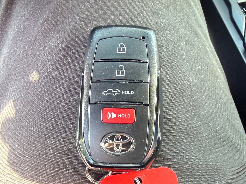 2026 Toyota TACOMA HYBRIDE LIMITED EDITION NOLS SPORT TOILE BOITE / MAGS ET PNEUS HORS ROUTE / LOGO NOIR in Thetford Mines, Quebec - 70 - w1024h768px