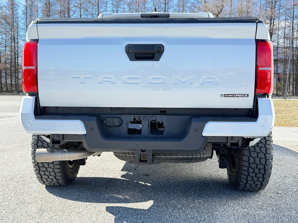 2026 Toyota TACOMA HYBRIDE LIMITED EDITION NOLS SPORT TOILE BOITE / MAGS ET PNEUS HORS ROUTE / LOGO NOIR in Thetford Mines, Quebec - 37 - w1024h768px