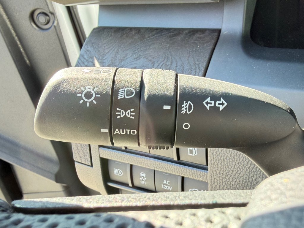 2026 Toyota TACOMA HYBRIDE LIMITED EDITION NOLS SPORT TOILE BOITE / MAGS ET PNEUS HORS ROUTE / LOGO NOIR in Thetford Mines, Quebec - 49 - w1024h768px