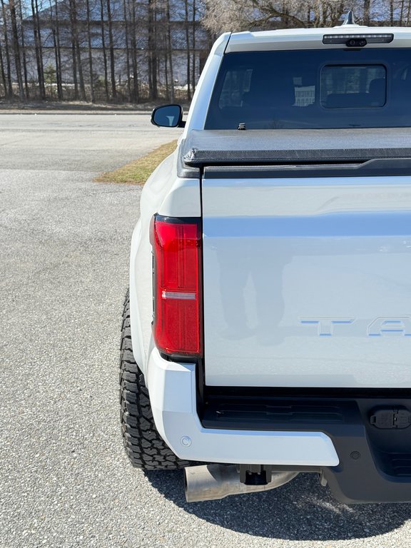 2026 Toyota TACOMA HYBRIDE LIMITED EDITION NOLS SPORT TOILE BOITE / MAGS ET PNEUS HORS ROUTE / LOGO NOIR in Thetford Mines, Quebec - 30 - w1024h768px