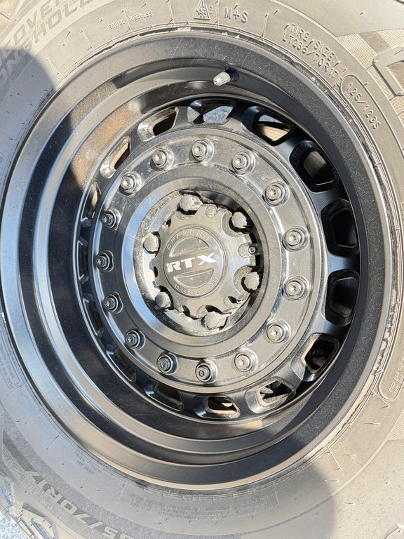 2026 Toyota TACOMA HYBRIDE LIMITED EDITION NOLS SPORT TOILE BOITE / MAGS ET PNEUS HORS ROUTE / LOGO NOIR in Thetford Mines, Quebec - 18 - w1024h768px