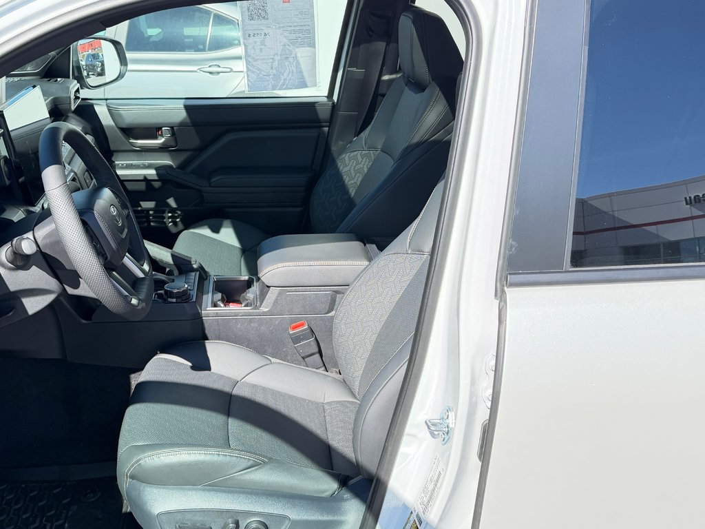 2026 Toyota TACOMA HYBRIDE LIMITED EDITION NOLS SPORT TOILE BOITE / MAGS ET PNEUS HORS ROUTE / LOGO NOIR in Thetford Mines, Quebec - 41 - w1024h768px
