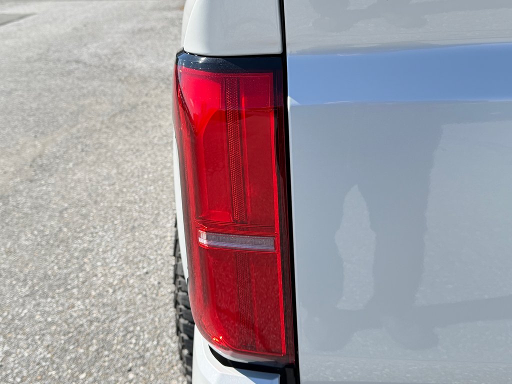 2026 Toyota TACOMA HYBRIDE LIMITED EDITION NOLS SPORT TOILE BOITE / MAGS ET PNEUS HORS ROUTE / LOGO NOIR in Thetford Mines, Quebec - 31 - w1024h768px