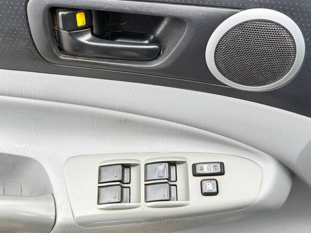 Toyota Tacoma TRD SPORT 4X4 V6 / DESSOUS COMME NEUF / INSPECTÉ / 2010 à Thetford Mines, Québec - 30 - w1024h768px