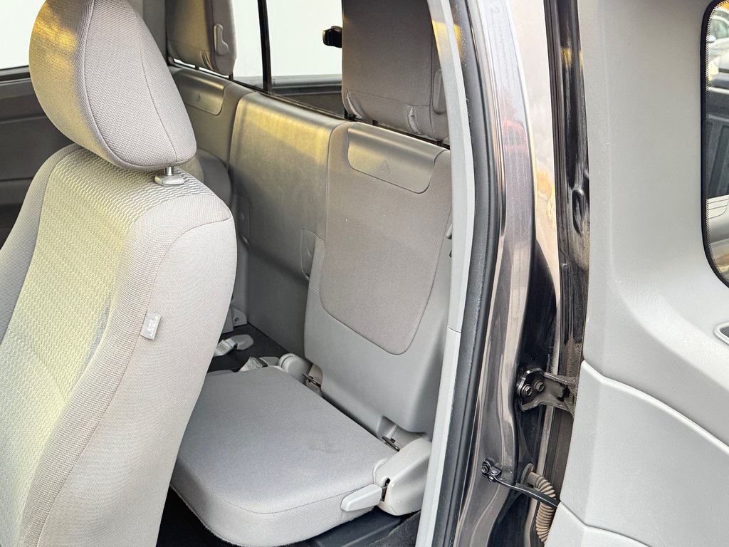 2015 Toyota Tacoma ACCES CAB / AUTOM / 4X4 / 4.0 / TRÈS SOLIDE / in Thetford Mines, Quebec - 56 - w1024h768px