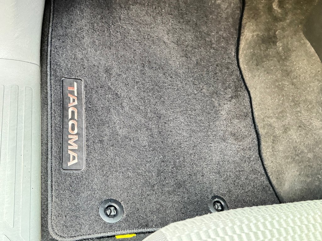 2015 Toyota Tacoma ACCES CAB / AUTOM / 4X4 / 4.0 / TRÈS SOLIDE / in Thetford Mines, Quebec - 33 - w1024h768px