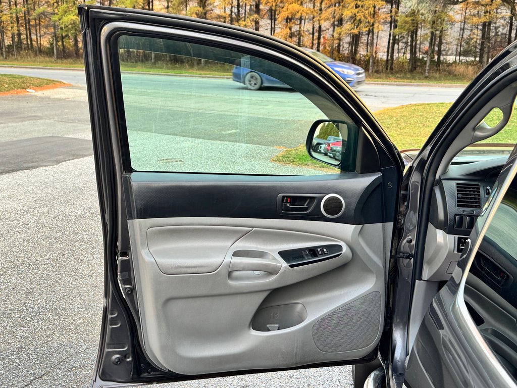 2015 Toyota Tacoma ACCES CAB / AUTOM / 4X4 / 4.0 / TRÈS SOLIDE / in Thetford Mines, Quebec - 26 - w1024h768px