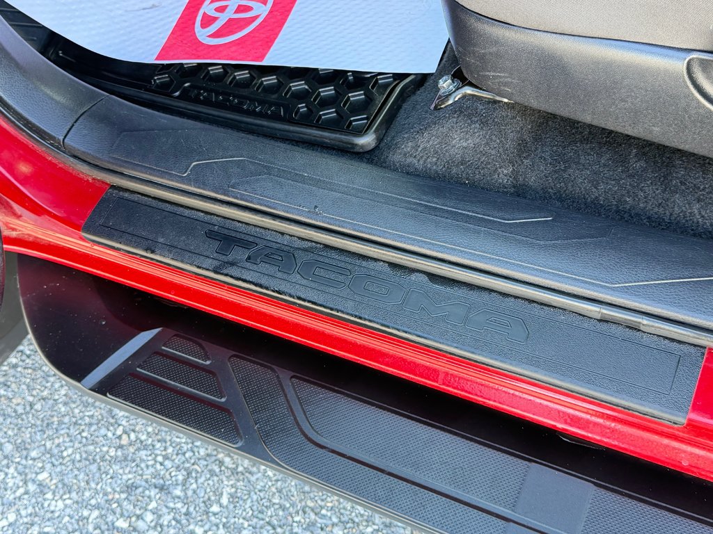 2016 Toyota Tacoma D-CAB / TRD SPORT / BOITE FIBRE ET +++++ / in Thetford Mines, Quebec - 36 - w1024h768px