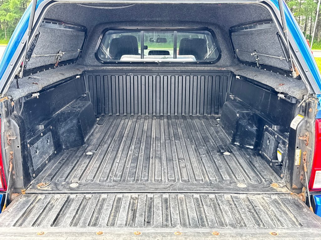 2017 Toyota Tacoma DOUBLE CAB SR5 4X4 + BOITE FIBRE / in Thetford Mines, Quebec - 70 - w1024h768px
