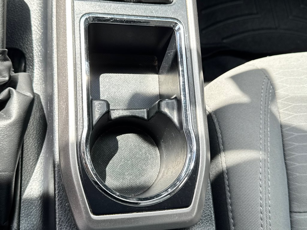 2017 Toyota Tacoma DOUBLE CAB SR5 4X4 + BOITE FIBRE / in Thetford Mines, Quebec - 52 - w1024h768px
