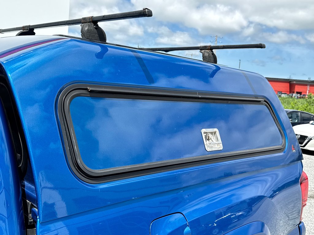 2017 Toyota Tacoma DOUBLE CAB SR5 4X4 + BOITE FIBRE / in Thetford Mines, Quebec - 66 - w1024h768px