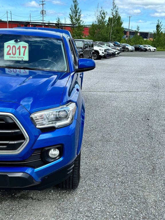 2017 Toyota Tacoma DOUBLE CAB SR5 4X4 + BOITE FIBRE / in Thetford Mines, Quebec - 10 - w1024h768px
