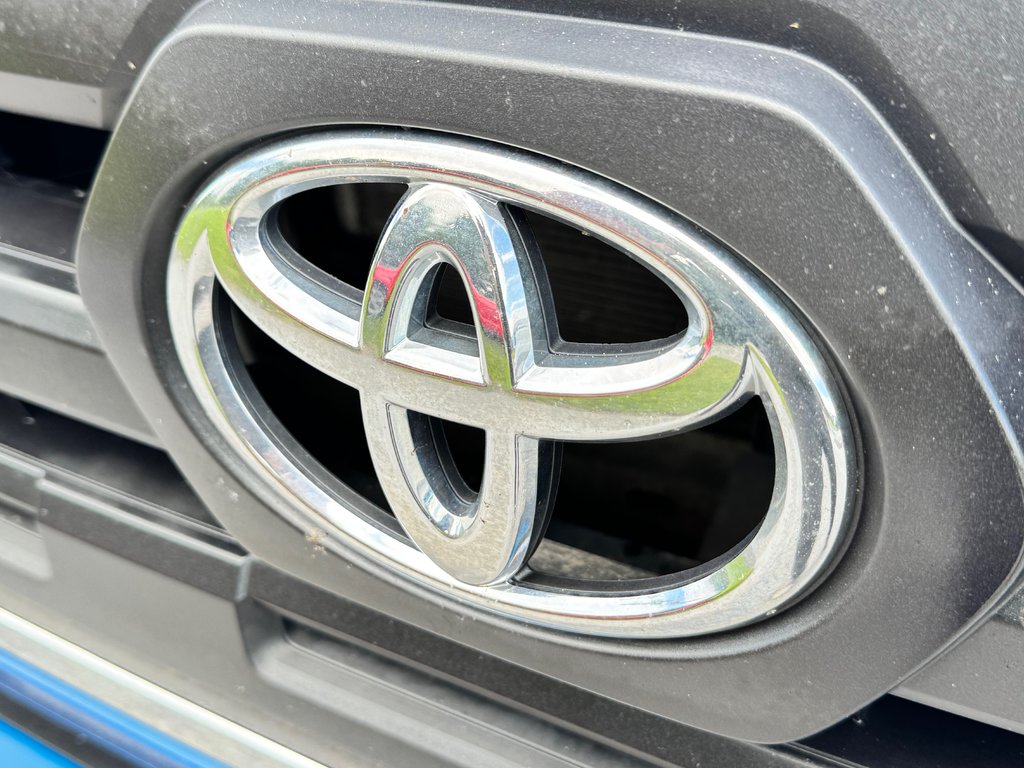 2017 Toyota Tacoma DOUBLE CAB SR5 4X4 + BOITE FIBRE / in Thetford Mines, Quebec - 13 - w1024h768px