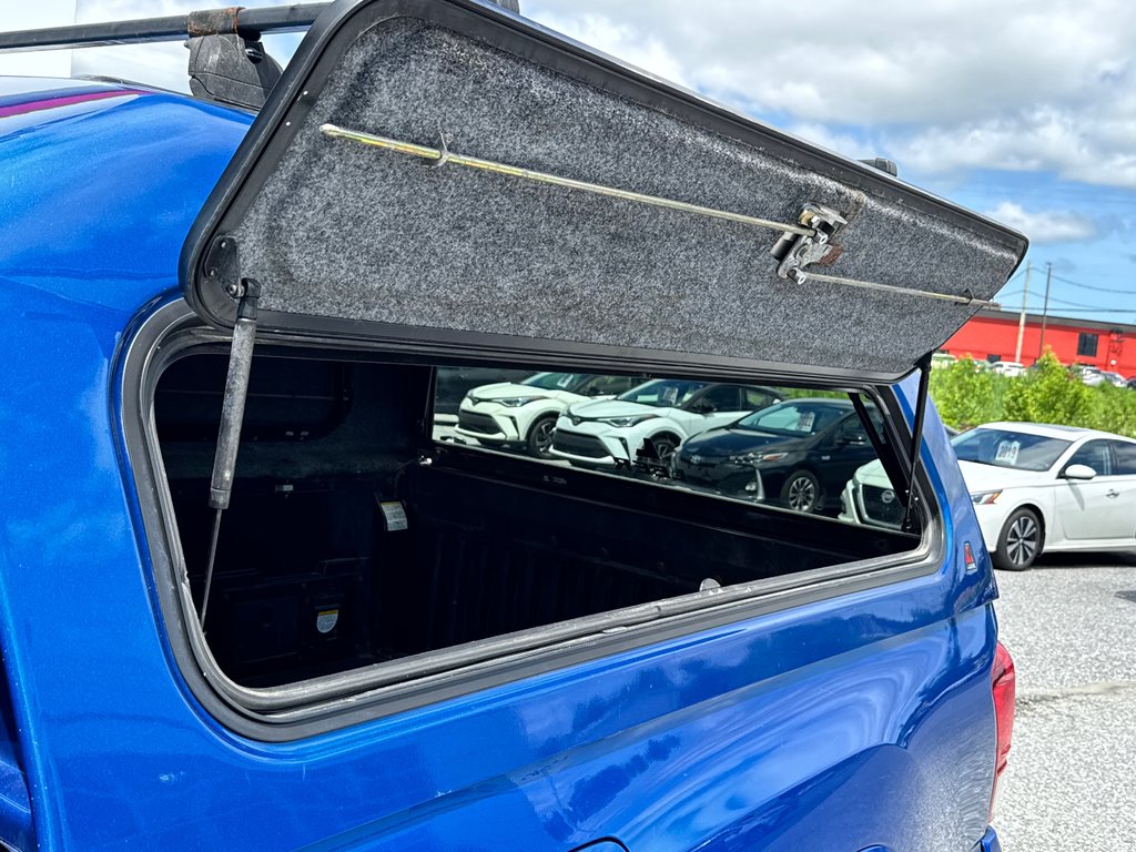2017 Toyota Tacoma DOUBLE CAB SR5 4X4 + BOITE FIBRE / in Thetford Mines, Quebec - 68 - w1024h768px