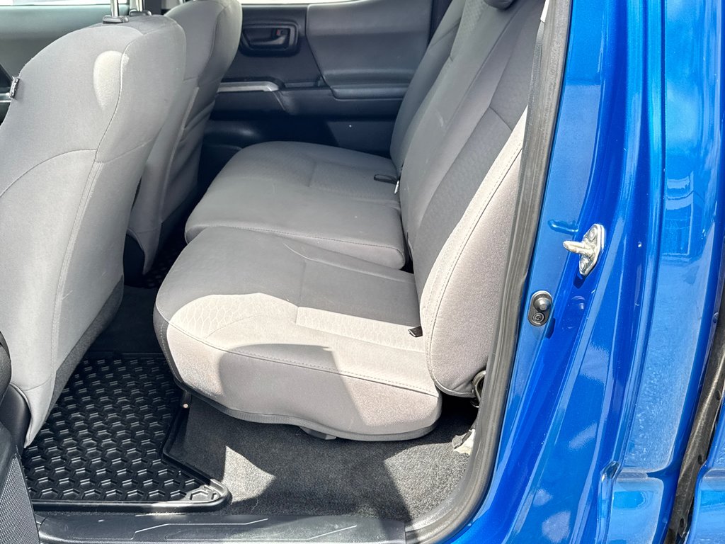 2017 Toyota Tacoma DOUBLE CAB SR5 4X4 + BOITE FIBRE / in Thetford Mines, Quebec - 62 - w1024h768px