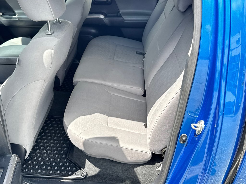 2017 Toyota Tacoma DOUBLE CAB SR5 4X4 + BOITE FIBRE / in Thetford Mines, Quebec - 61 - w1024h768px