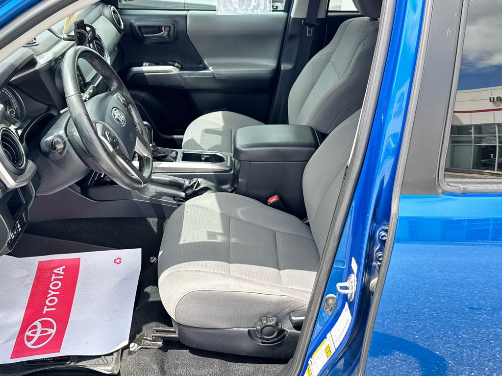 2017 Toyota Tacoma DOUBLE CAB SR5 4X4 + BOITE FIBRE / in Thetford Mines, Quebec - 30 - w1024h768px