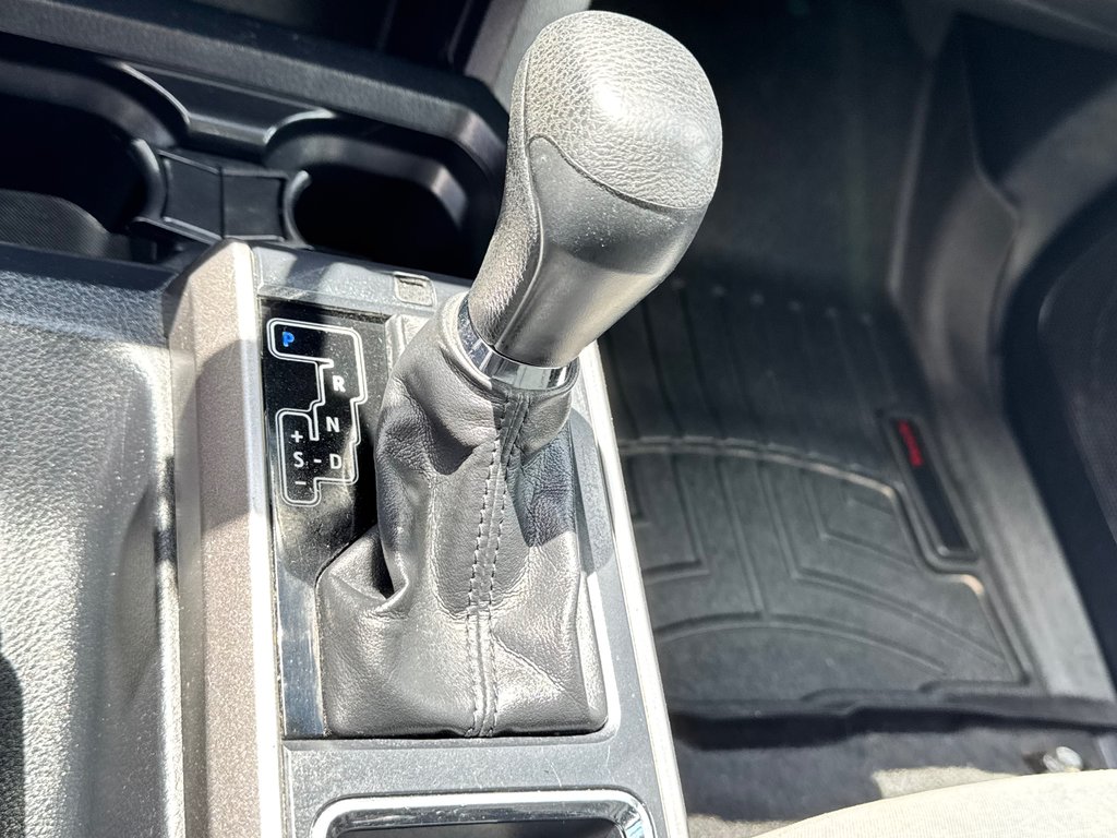 2017 Toyota Tacoma DOUBLE CAB SR5 4X4 + BOITE FIBRE / in Thetford Mines, Quebec - 51 - w1024h768px