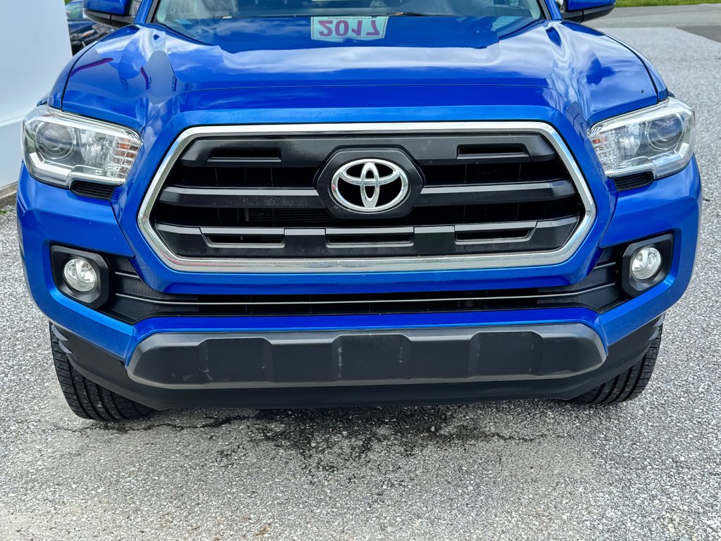 2017 Toyota Tacoma DOUBLE CAB SR5 4X4 + BOITE FIBRE / in Thetford Mines, Quebec - 14 - w1024h768px