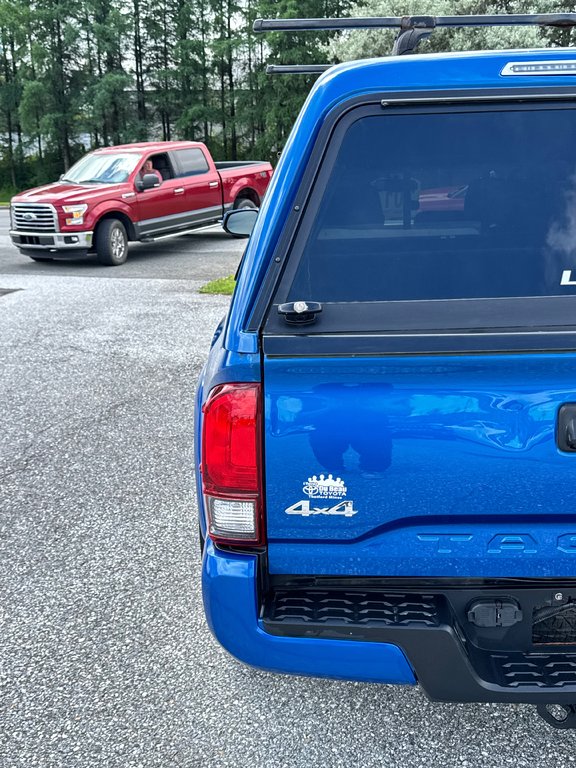 2017 Toyota Tacoma DOUBLE CAB SR5 4X4 + BOITE FIBRE / in Thetford Mines, Quebec - 21 - w1024h768px