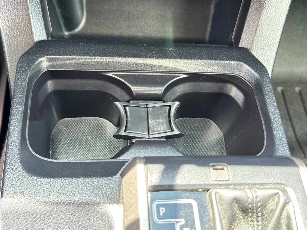 2017 Toyota Tacoma DOUBLE CAB SR5 4X4 + BOITE FIBRE / in Thetford Mines, Quebec - 50 - w1024h768px