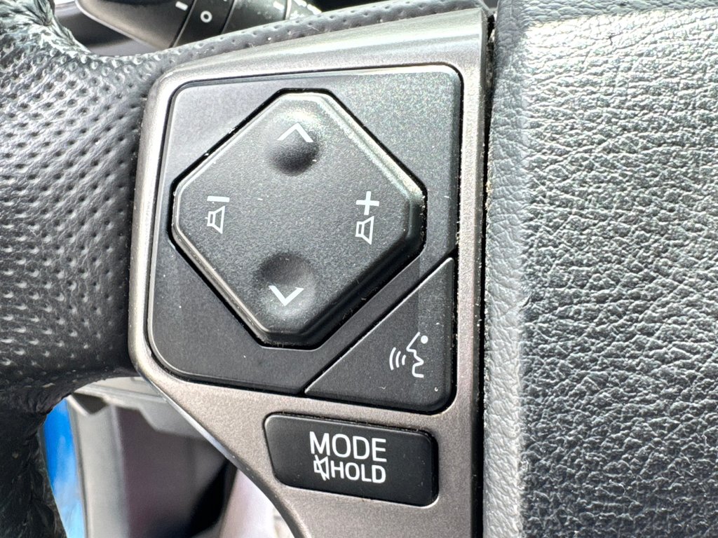 2017 Toyota Tacoma DOUBLE CAB SR5 4X4 + BOITE FIBRE / in Thetford Mines, Quebec - 37 - w1024h768px